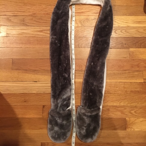 Husky hat with scarf and mitten paws - Picture 4 of 4